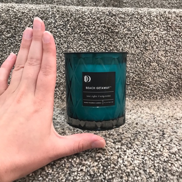 🎉 PRICE DROP 🎉 Beach Getaway Candle - Picture 3 of 3